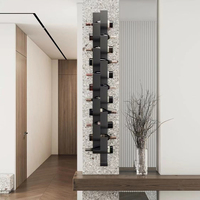 Présentoir mural industriel ultra-moderne en fer noir et panneaux MDF pour bouteilles de vin, idéal pour l'ameublement domestique (vente en gros)