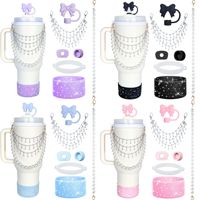Ensemble d'accessoires pour bouteille d'eau : Chaîne de perles, Sangle de transport, Bouchon de paille en forme de pomme de mer, Manchon de tasse en silicone, Pompon