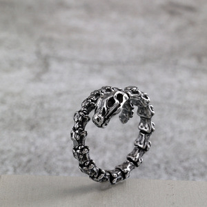 Bague unisexe en acier inoxydable de style rétro avec motif serpentine viking - Product Image 2