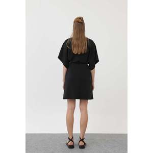 Vestido sencillo y holgado con cuello redondo, tejido, para uso diario, con cintura natural y lavable. - Product Image 4