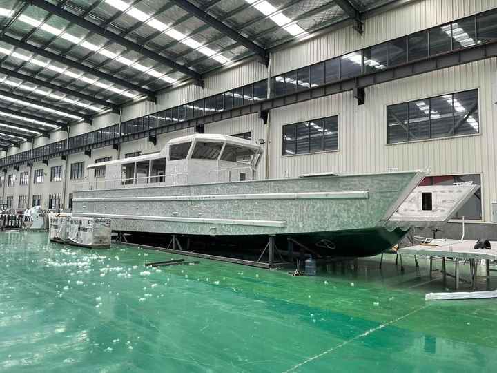 16トン積載量18m 60ftフェリーカーゴスピード釣りヨットスポーツ作業  