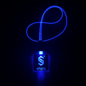 OEM Biểu Tượng Tùy Chỉnh Đầy Màu Sắc Vòng Cổ ID Thẻ <span class=keywords><strong>LED</strong></span> Nhấp Nháy Dây Buộc Tên Huy Hiệu Với <span class=keywords><strong>USB</strong></span> Có Thể Sạc Lại Cho Các Sự Kiện Bên Đám Cưới - Product Image 4