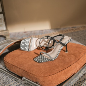 Sandalias de Tacón de Aguja de Talla Grande para Verano, Transpirables y Suaves, con Diseño a Cuadros Exquisito, Antideslizantes y Cómodas de Poner - Product Image 5