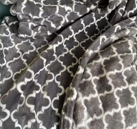 Selimut bulu flanel poliester 100% Super lembut, selimut lempar bulu ukuran kustom teknik rajutan untuk tempat tidur rumah dan perjalanan cetak sederhana
