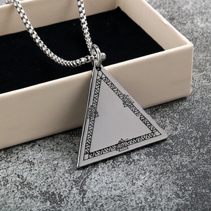 Colgantes y Amuletos Personalizados de Acero Inoxidable Únicos para Hombre: Vikingo Valknut Yggdrasil Triángulo Mitología Nórdica Vintage - Product Image 3