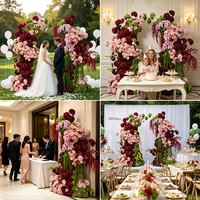 Arche florale artificielle rose et violette pour mariage, avec roses, hortensias et verdure, idéale comme toile de fond pour banquets d'hôtel et événements floraux.