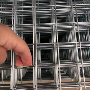 גדר רשת תיל מגולוון מפלדה Q195/Q235 בקוטר 2.7-12 מ\"מ, גודל ניתן להתאמה אישית, מבנה מרותך ועמיד - Product Image 6