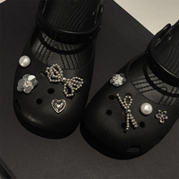 Ensemble de breloques pour chaussures en forme de cœur, fleur et nœud perlé argenté, accessoires décoratifs DIY détachables pour sabots et sandales à enfiler ajourées