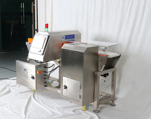 Détecteur de métaux pour bouteilles alimentaires avec bande transporteuse magnétique NG-706 - Product Image 3