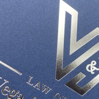 Carpeta de Presentación Ecológica de Cartulina Azul Marino Premium con Logotipo Personalizado en Lámina Plateada