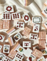 Roze-abrikoos parelmoer Amerikaanse Mahjong set met gegraveerd fruitpatroon, acrylstenen, complete set, waterbestendig