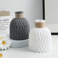 Petit vase décoratif moderne et coloré en plastique pour arrangements floraux frais, idéal pour salon et mariage, motif vague d'eau