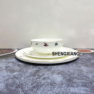 Marché du Moyen-Orient Vaisselle <span class=keywords><strong>en</strong></span> porcelaine fine Bone China Style de luxe Vaisselle <span class=keywords><strong>en</strong></span> céramique à bordure dorée Nouveau design - Product Image 6