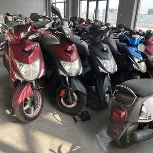 Scooter à essence économique en carburant - Scooter d'occasion en excellent état fabriqué à Taïwan à vendre - Product Image 3