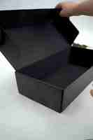 Boîte d'expédition ondulée noire de haute qualité pliable sur mesure pour le commerce électronique revêtement UV matériaux recyclés pour emballage cadeau