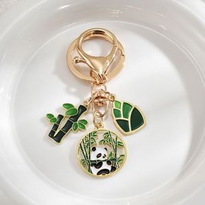 Porte-clés Panda Style Chinois - Breloque Mignonne en Bambou et Alliage Métallique, Pendentif de Sac d'Inspiration Asiatique, Accessoire Cadeau en Gros - Product Image 1