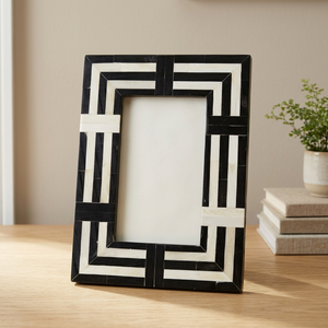 Marco de fotos rectangular de madera, diseño vertical ornamentado, decoración de mesa, decoración del hogar, marco de fotos personalizado, decoración de pared - Product Image 1