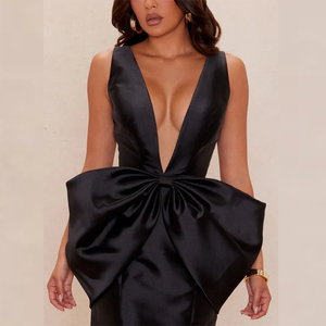 Robe <span class=keywords><strong>de</strong></span> soirée sirène personnalisable pour femme en satin noir, col en V profond, broderie, froncée, traîne chapelle, longueur cheville, pour occasions formelles - Product Image 2