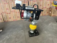 Compacteur thermique robuste 7,5 CV 80 kg, piqueur à essence fiable pour la consolidation des sols et des fosses de pipeline