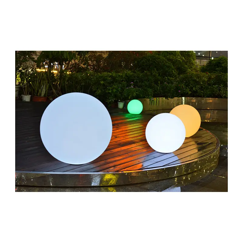 ガーデンパティオ照明装飾ソーラーLEDボールライトは夜にボールを自動的に点灯します