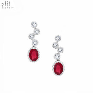 Boucles d'oreilles clous pour femme en or massif 18 carats avec rubis et diamants naturels, couleur sang de pigeon, design minimaliste et tendance, collection de bijoux très prisée - Product Image 1