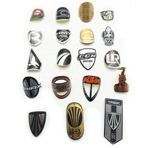 Etiquetas Metálicas Personalizadas con Estampado en Relieve, Placas con Logotipo de Marca de Bicicleta - Product Image 4