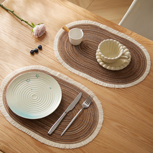 Mantel individual ovalado tejido estilo japonés con borlas, aislante del calor, de poliéster y algodón, para uso en la mesa de comedor. - Product Image 1