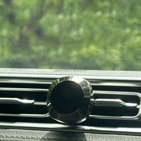 Accessoires Auto en Promotion : Diffuseur d'Huiles Essentielles pour Grille d'Aération de Voiture en Alliage de Zinc – Clip Désodorisant pour Voiture