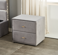 Ensemble de chambre à coucher italien moderne et élégant avec lit relevable à vérin à gaz en velours, taille Queen/King, et table de chevet assortie