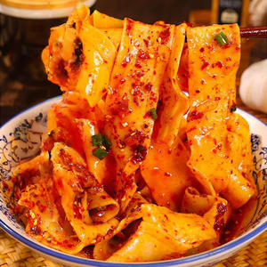 <span class=keywords><strong>Nouilles</strong></span> <span class=keywords><strong>Kung</strong></span> <span class=keywords><strong>Fu</strong></span> Huilées (Halal) - <span class=keywords><strong>Nouilles</strong></span> Larges Artisanales Piquantes et Moelleuses en Seau - Farine de Blé Sans Cuisson - Collation Instantanée pour la Nuit - Product Image 1