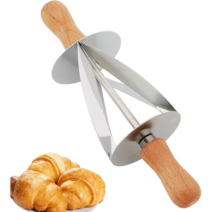 Meilleures ventes de produits ménagers 2026 : Coupe-pâte à croissants avec manche en bois - Product Image 1