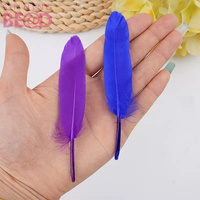Nieuwe voorraad 10-12cm gekleurde ganzenveren, hoge temperatuur sterilisatie, op maat gemaakte decoratie, bruiloft, feest, carnaval