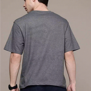 Service professionnel qui maximise l'attrait visuel des t-shirts personnalisés en coton 100% pour hommes, à manches courtes, écologiques et infroissables - Product Image 2
