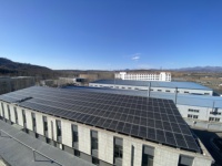 Système d'énergie solaire industriel commercial de 1 MW avec panneaux solaires en silicium monocristallin et contrôleur MPPT de batterie au lithium-ion