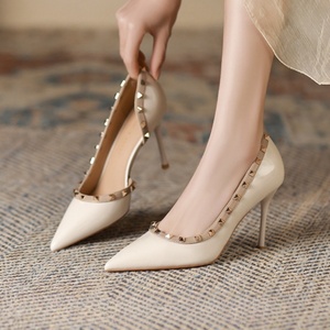 <span class=keywords><strong>Scarpe</strong></span> con <span class=keywords><strong>tacco</strong></span> a spillo 2025 in pelle verniciata nude con <span class=keywords><strong>borchie</strong></span>, <span class=keywords><strong>tacco</strong></span> 10,5 cm, <span class=keywords><strong>scarpe</strong></span> da ufficio - Product Image 3