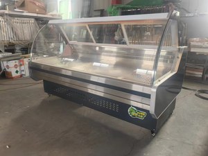 Vitrina Refrigerada Mecánica Comercial de Vidrio Curvo con Estantes Ajustables Digitales para Exhibición de Carne, Queso y Ensaladas - Product Image 6