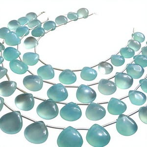 Cadena de Cuentas de Calcedonia Aqua Natural de 11-12 mm en Forma de Corazón, Lisas y Suaves, de 8 Pulgadas de Largo - Product Image 1