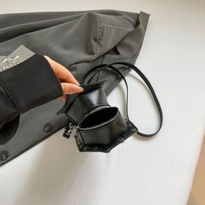 Bolso Bandolera de PU con Diseño Geométrico y Remaches para Mujer, Estilo Vintage, con Cierre de Cremallera, Diseño Portátil - Product Image 2