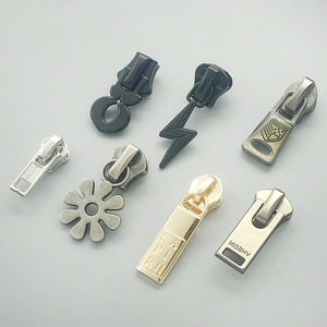 Großhandel OEM Reißverschlussanhänger in Individueller Form für Handtaschen, Metall-Zipper für Kleidung für 3# 5# Reißverschlüsse - Product Image 3
