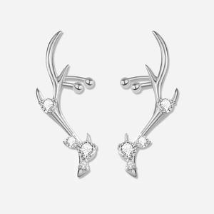 Boucles d'oreilles manchette E4332 en or blanc avec bois de cerf et zircon rond taille brillant serti griffe, bijoux tendance pour femme - Product Image 1