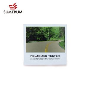 Testador de Óculos de Sol com Efeito Invisível para Três Carros, com Display de Acrílico Branco e Lente de Teste Polarizada - Product Image 2