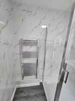 Panneau mural moderne en PVC personnalisable, imperméable, auto-adhésif, effet marbre, pour douche, salle de bain, usage domestique et commercial, appartement