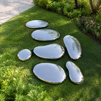 Sculpture ovale abstraite en acier inoxydable poli effet miroir pour décoration extérieure de jardin et de prairie