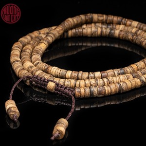 Collar de Agarwood Natural de Malasia con Cuentas de Botón, Grado Casi Sumergible, Joyería Aromática Hecha a Mano - Product Image 3