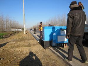 कंक्रीट Slipform फ़र्श मशीन सड़क पर अंकुश लगाने फुटपाथ मशीन - Product Image 3