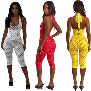 Nuovo <span class=keywords><strong>Set</strong></span> Estivo Due Pezzi a Pois Elasticizzato con Leggings e Top Corto Halter Scollato e Pantaloni Capri - Product Image 2