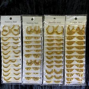 Vente en gros de 20 paires de boucles d'oreilles en acier inoxydable avec placage or tendance et boucles d'oreilles anneaux assorties - Product Image 4
