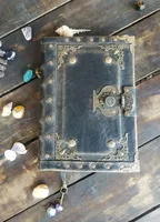 Carnet de notes vintage fait à la main en cuir noir avec couverture en papier Livre des ombres unique pour un enregistrement quotidien original
