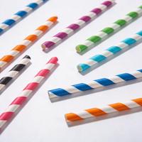 Pailles en papier jetables biodégradables au design attrayant, conçues pour une utilisation écologique
