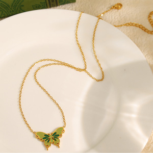 Collier pendentif papillon en émail vert plaqué or, chaîne de clavicule en acier inoxydable, bijoux tendance - Product Image 3